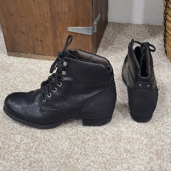 Merrell Shiloh Lace Up Boots - Picture 3 of 5